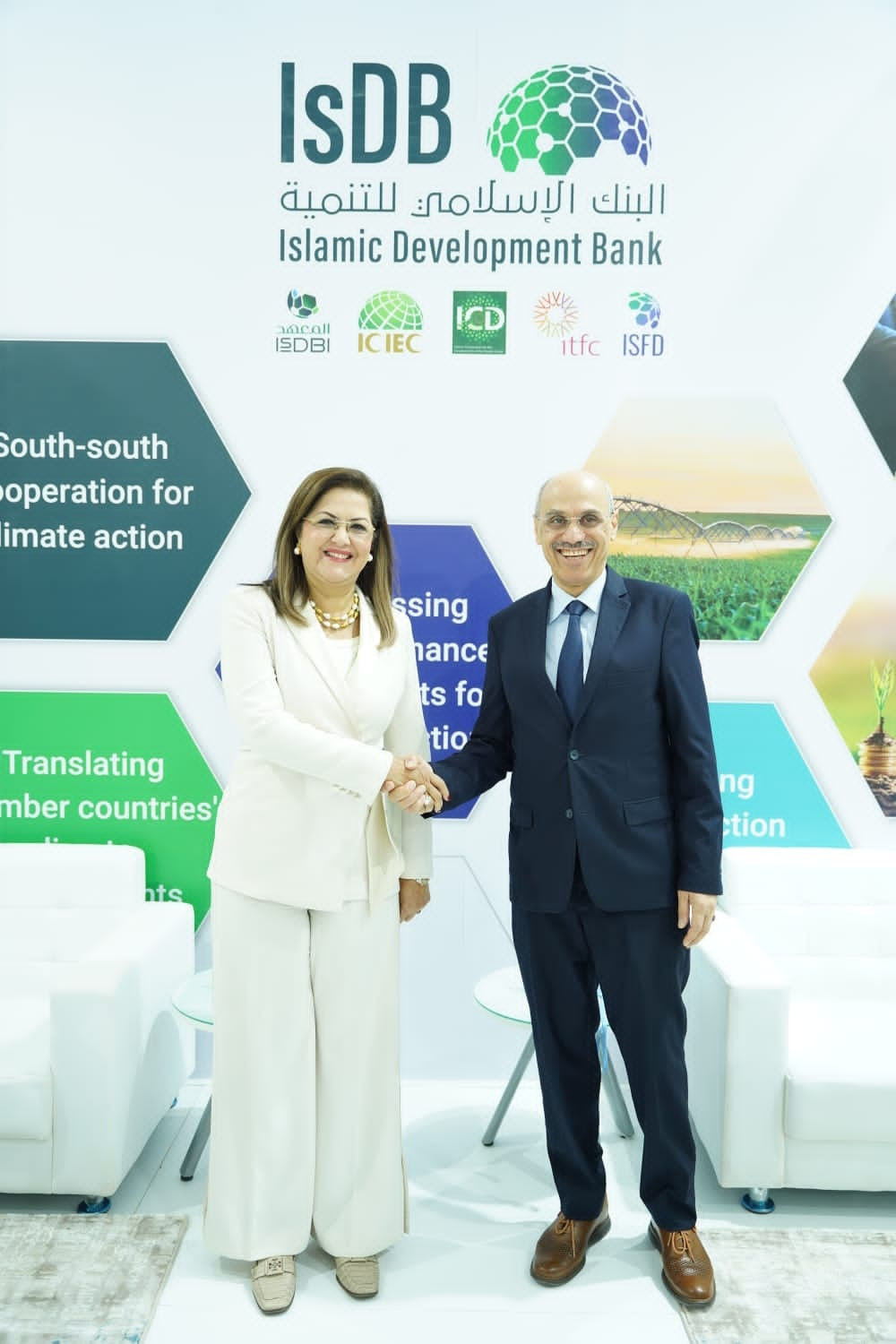 هالة السعيد وزيرة التخطيط