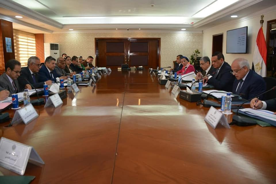 4  وزراء ومحافظ الجيزة