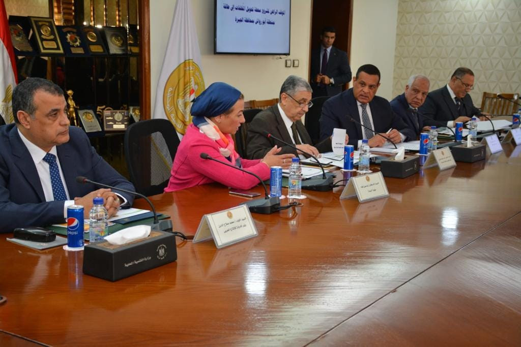 4  وزراء ومحافظ الجيزة