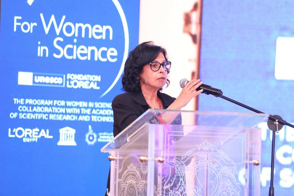 نادية زخاري