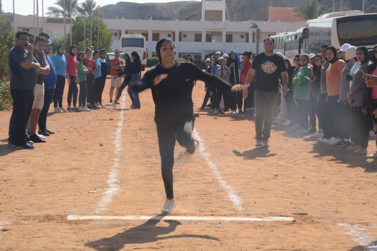 الفتاة الجامعية