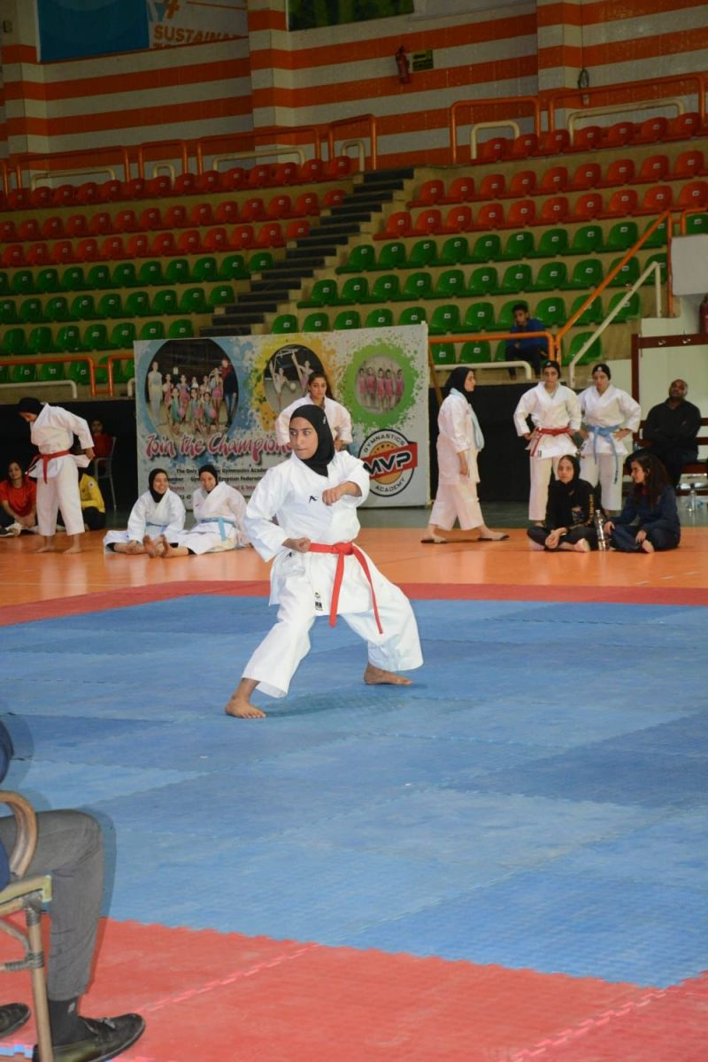 الفتاة الجامعية