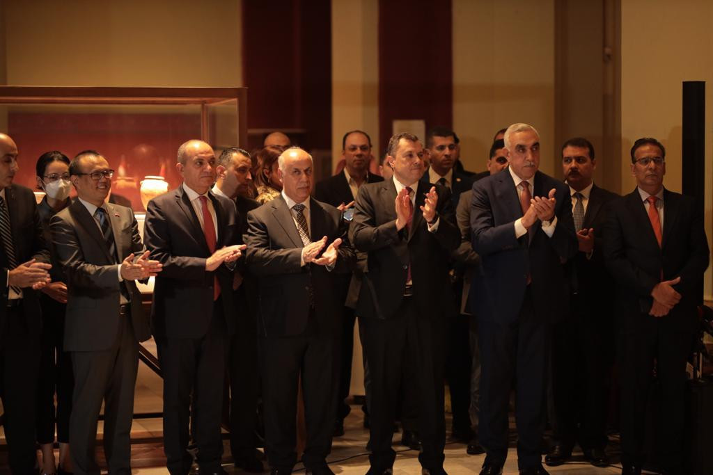 وزير السياحة والأثار