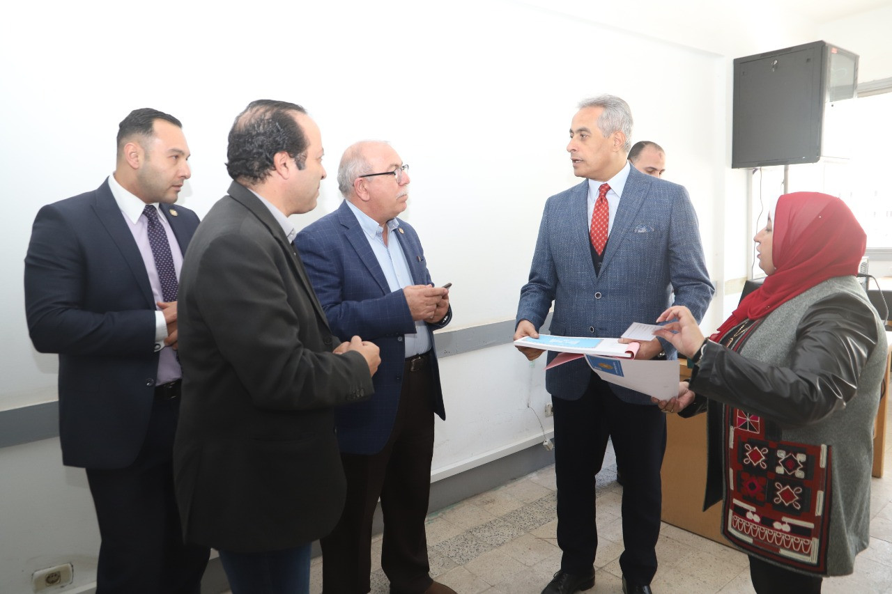 وزير القوى العاملة