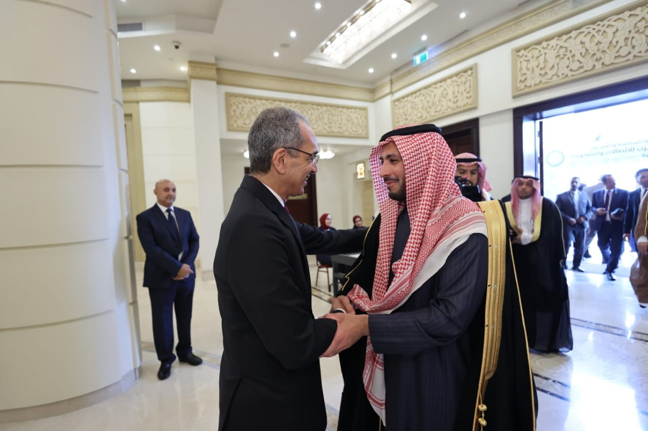 وزير الاتصالات