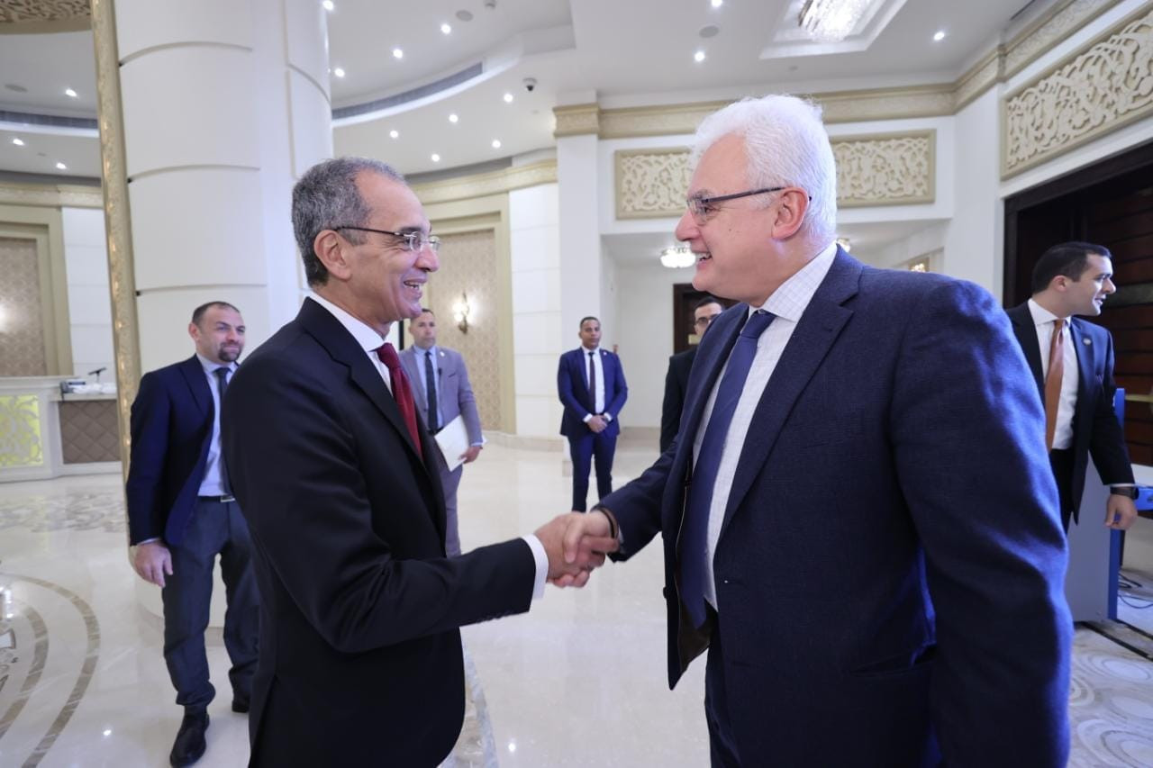 وزير الاتصالات