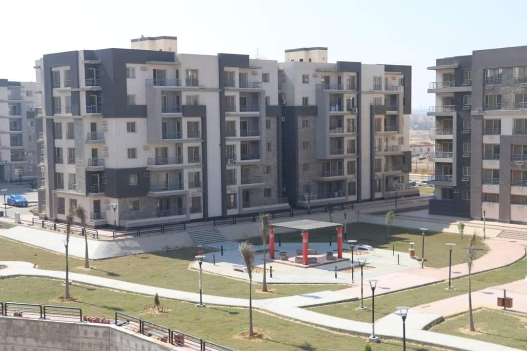 وزير الإسكان يتابع ما يتم تنفيذه من مشروعات بالقطاعات المختلفة بـ 6 أك