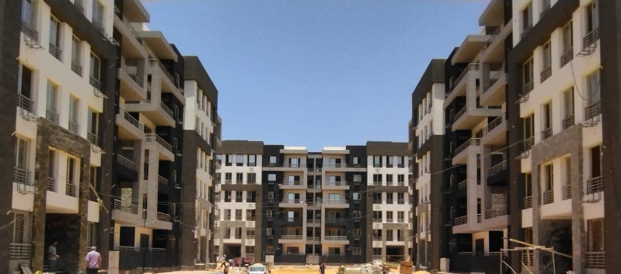 وزير الإسكان يتابع ما يتم تنفيذه من مشروعات بالقطاعات المختلفة بـ 6 أك