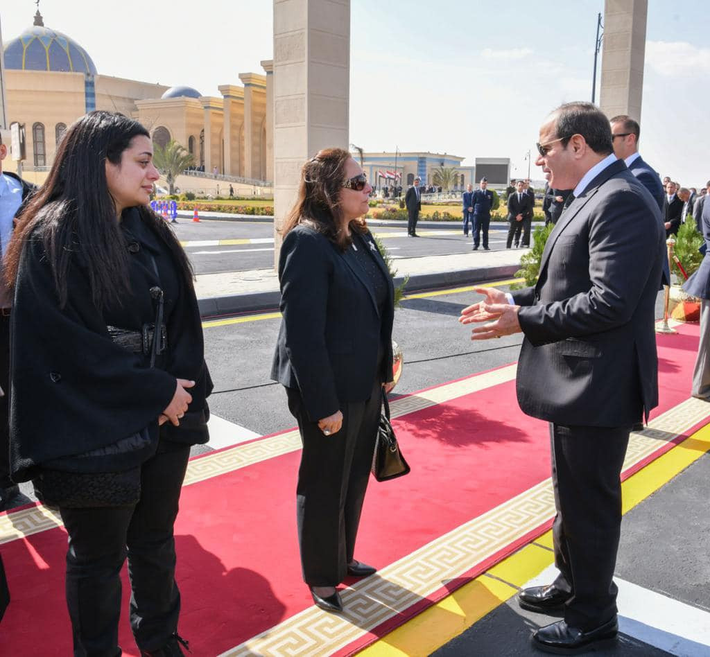 الرئيس السيسي يتقدم جنازة شريف اسماعيل
