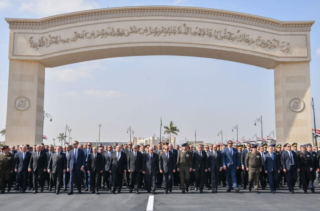 الرئيس السيسي يتقدم جنازة شريف اسماعيل