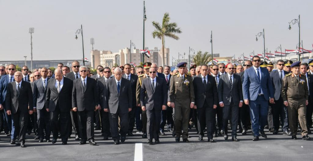 الرئيس السيسي يتقدم جنازة شريف اسماعيل