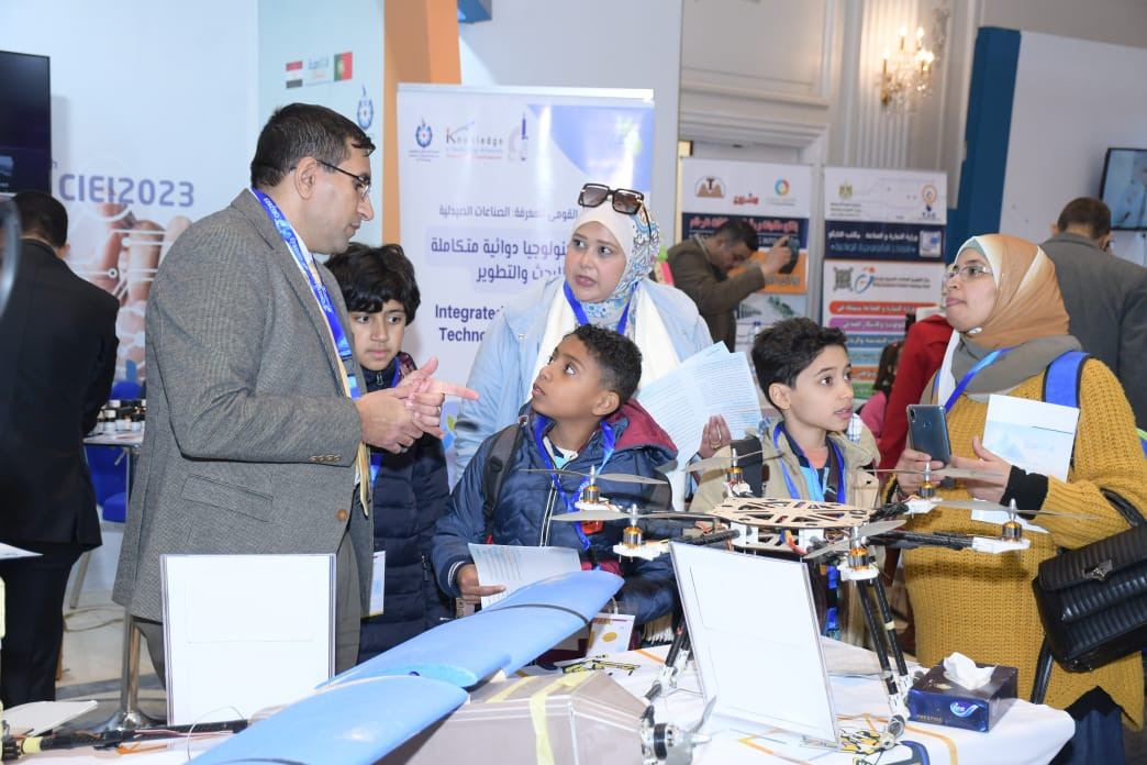 جامعة القاهرة بمعرض الكتاب