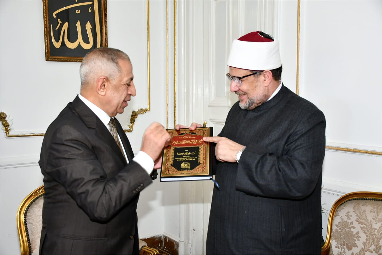 وزير الأوقاف ورئيس الأكاديمية العربية للعلوم