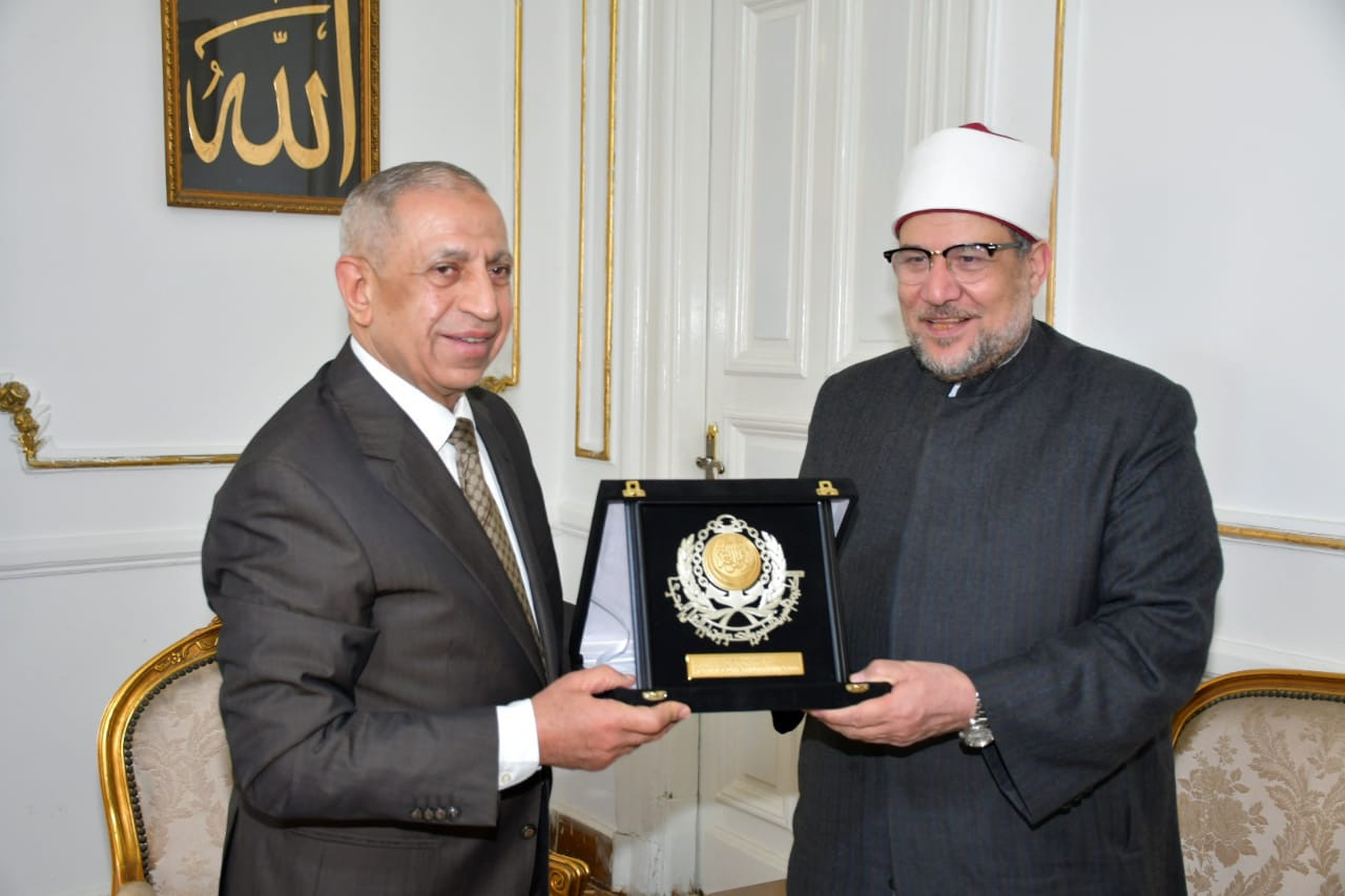 وزير الأوقاف ورئيس الأكاديمية العربية للعلوم