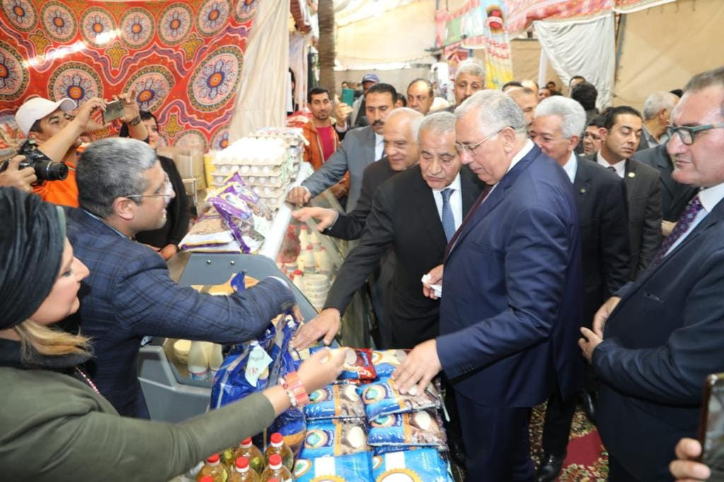 وزير الزراعة ووزير التموين ومحافظ الجيزة