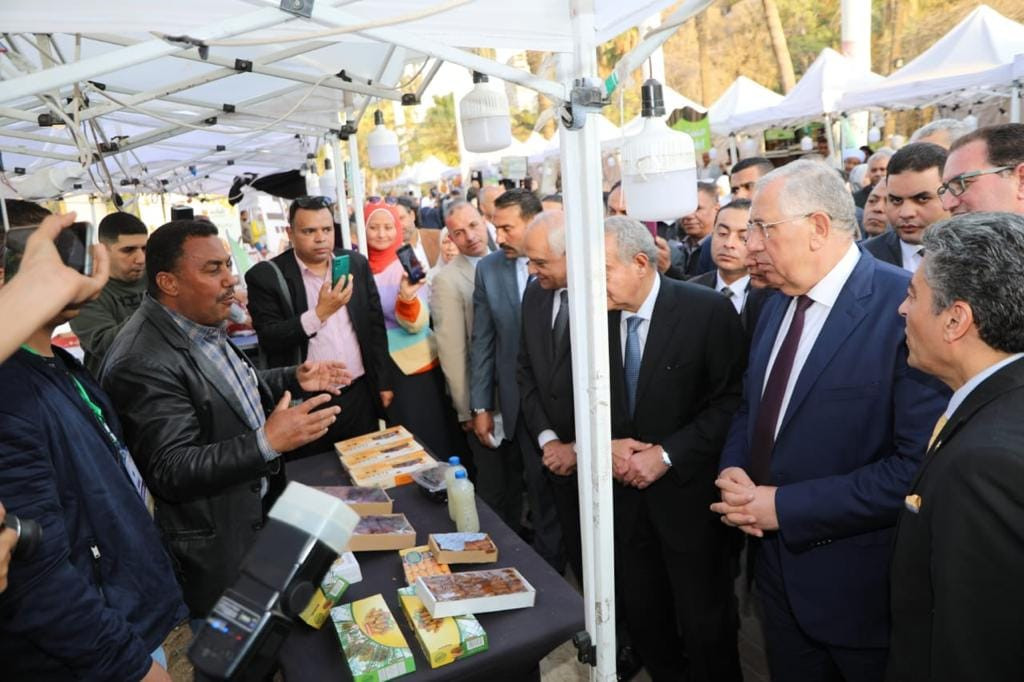 وزير الزراعة ووزير التموين ومحافظ الجيزة