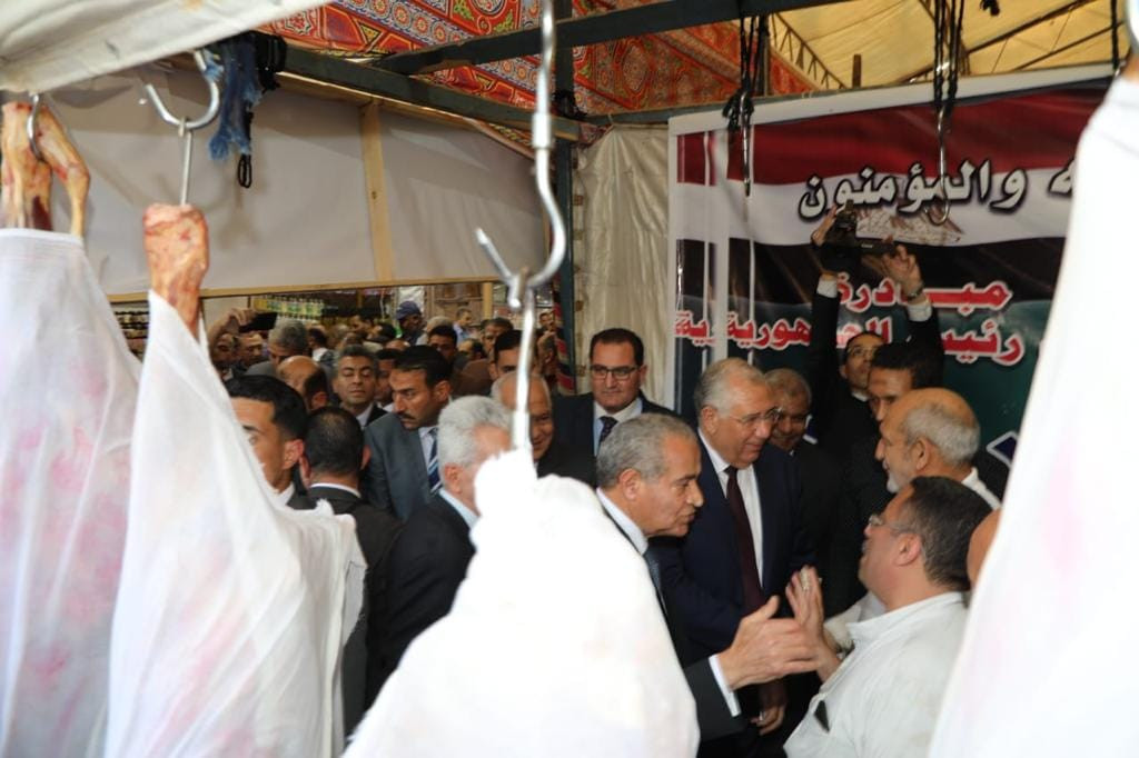 وزير الزراعة ووزير التموين ومحافظ الجيزة