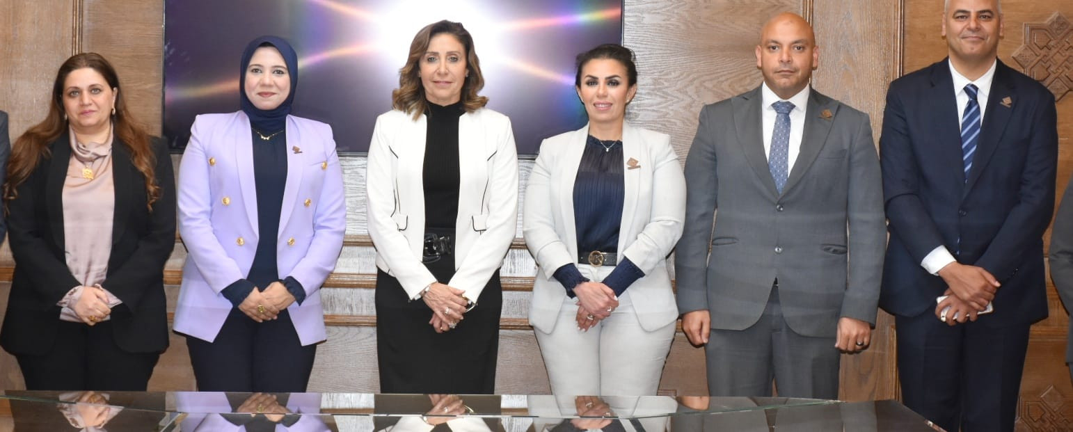 وزيرة الثقافة