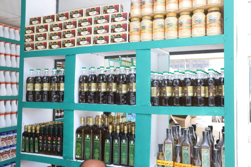 الزهور والسلع الغذائية