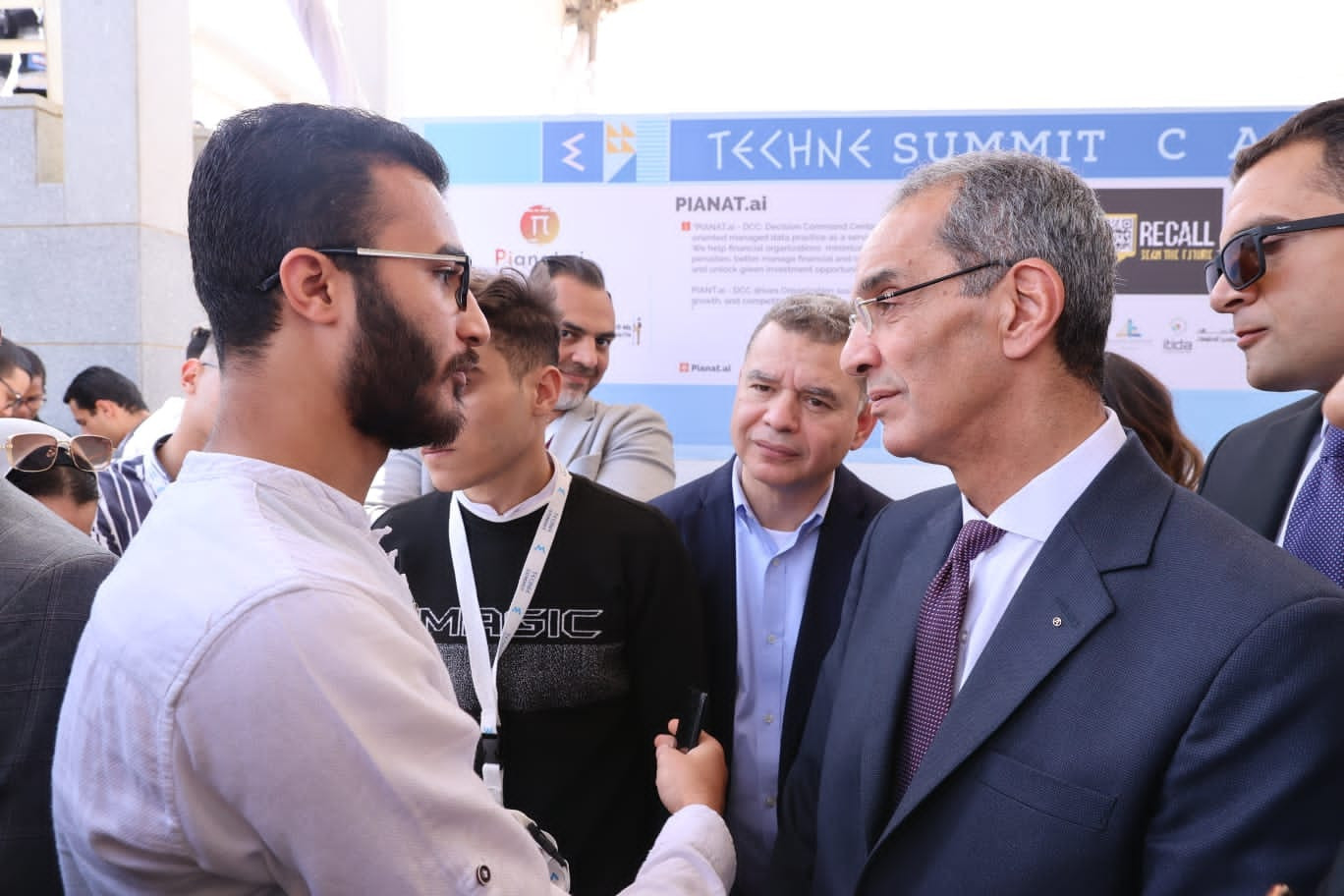 وزير الاتصالات