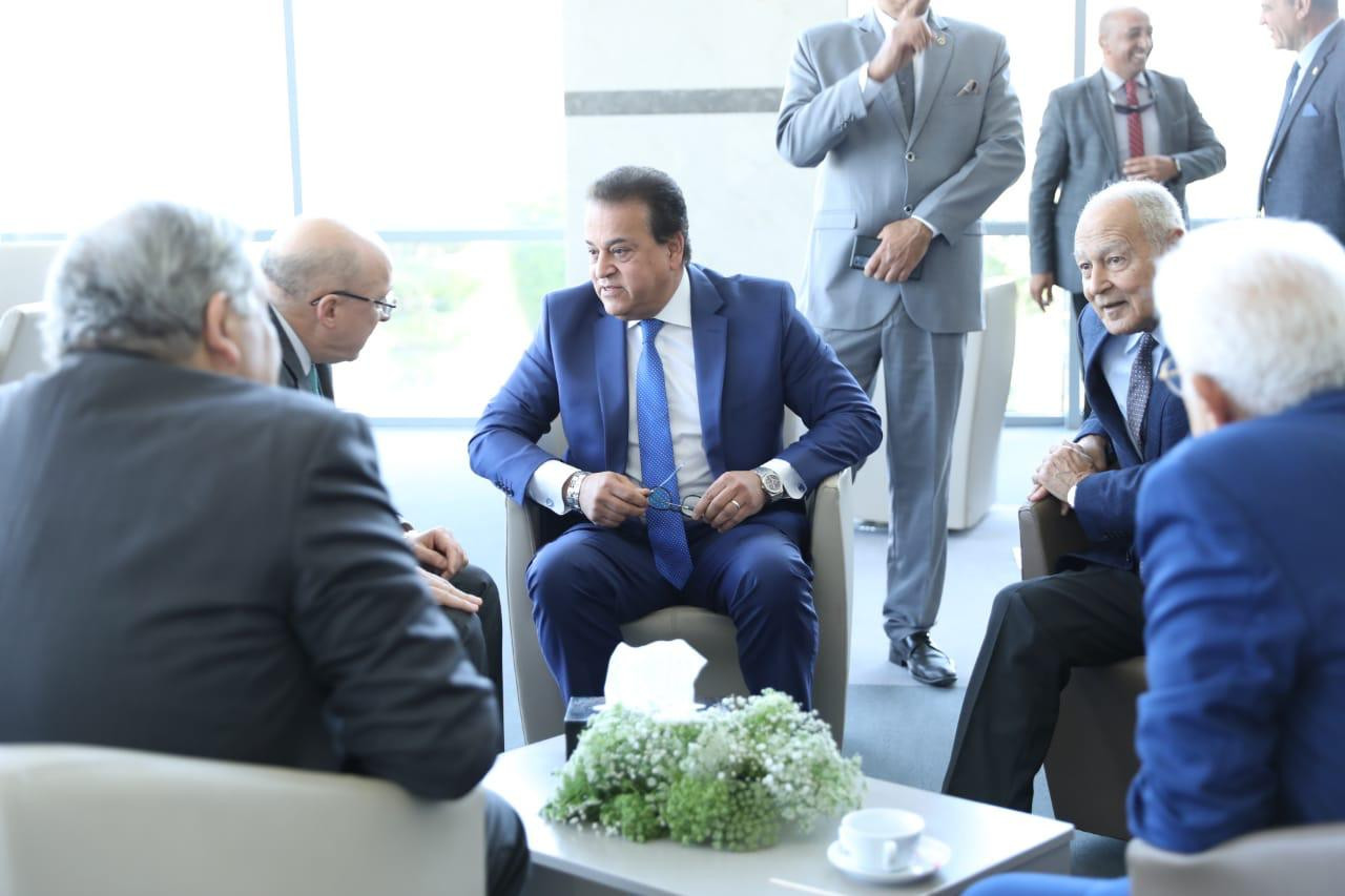 تخرج طب نيوجيزة 2022