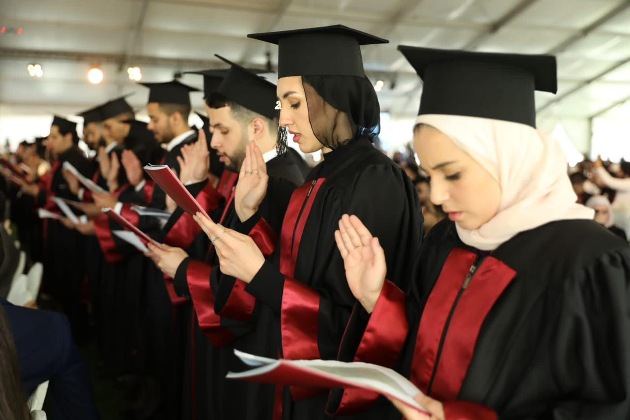 تخرج طب نيوجيزة 2022