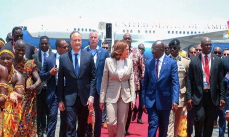 السفيرة منى عمر