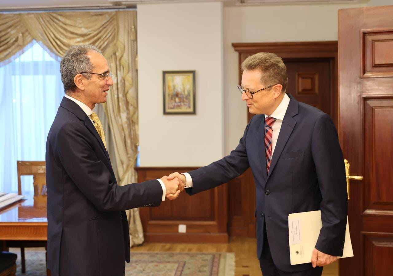 وزير الاتصالات