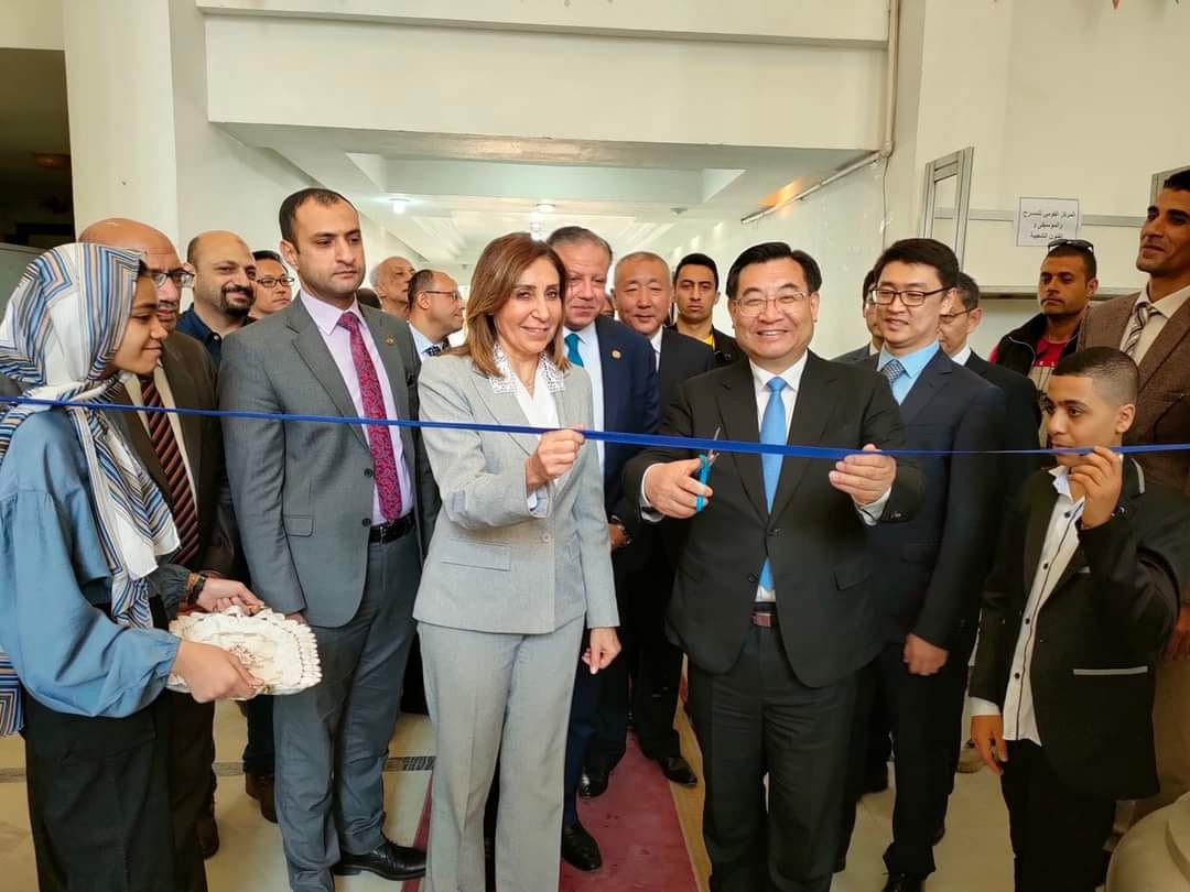 وزيرة الثقافة