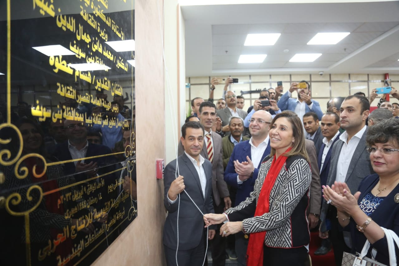 وزيرة الثقافة تفتتح 