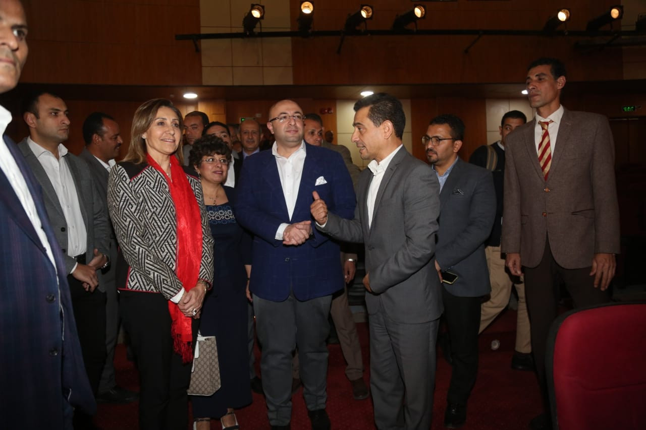 وزيرة الثقافة تفتتح 