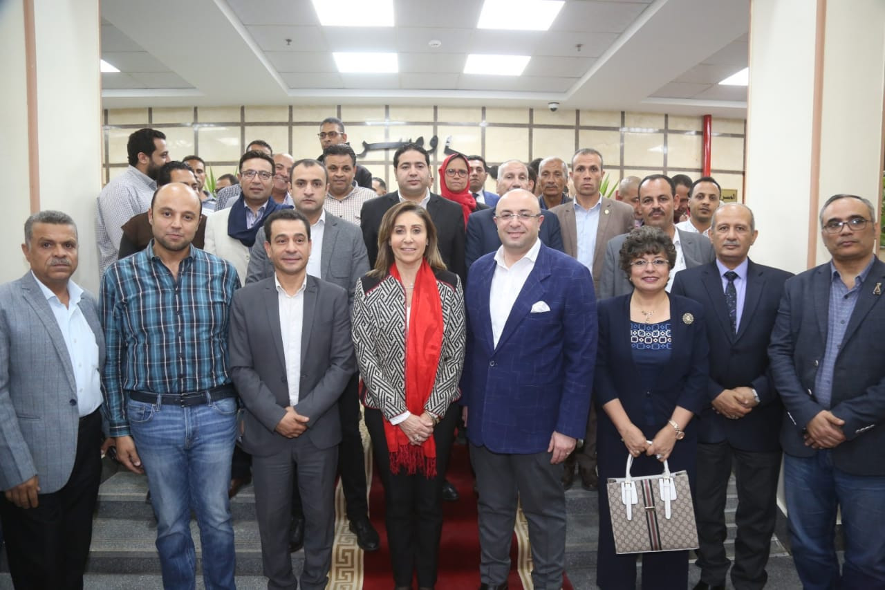 وزيرة الثقافة تفتتح 