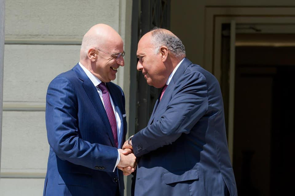 وزير الخارجية يجري مباحثات مع وزير خارجية اليونان