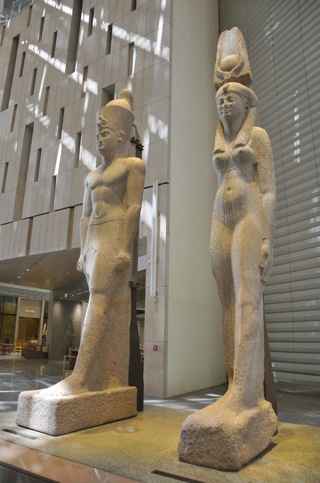 تفقد أحمد عيسي وزير السياحة والآثار منذ قليل المتحف المصري الكبير بميد