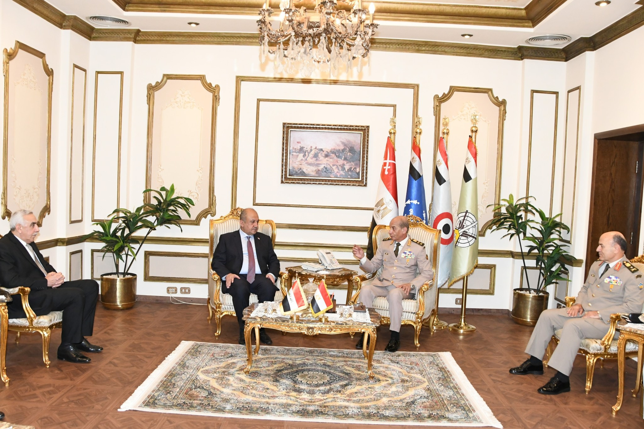 الفريق أول محمد زكي ووزير دفاع العراق يبحثان الأوضاع الإقليمية والدولية