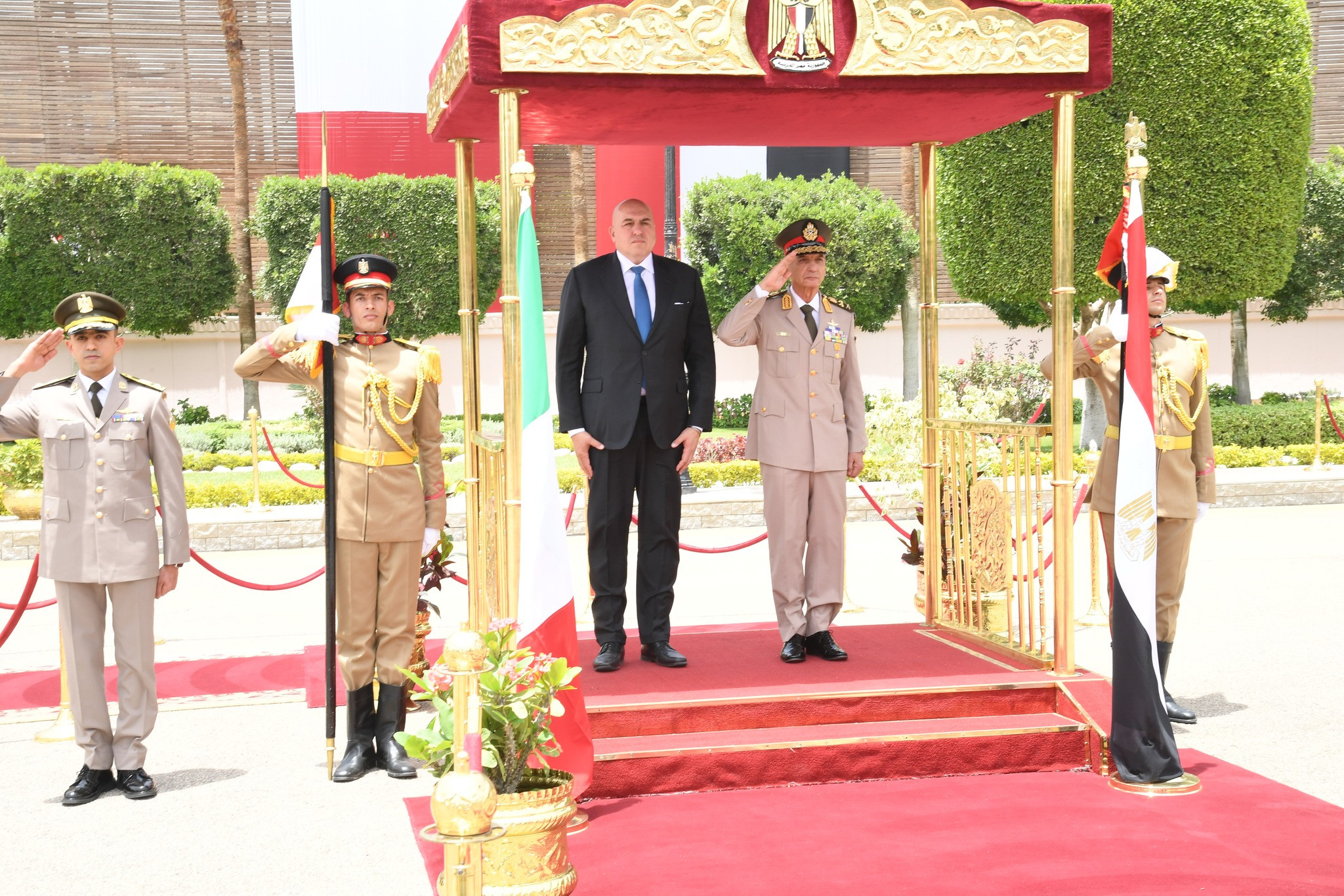 وزير الدفاع