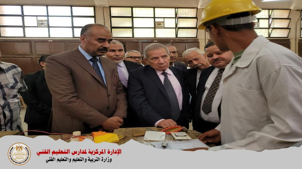 طلاب الدبلومات الفنية