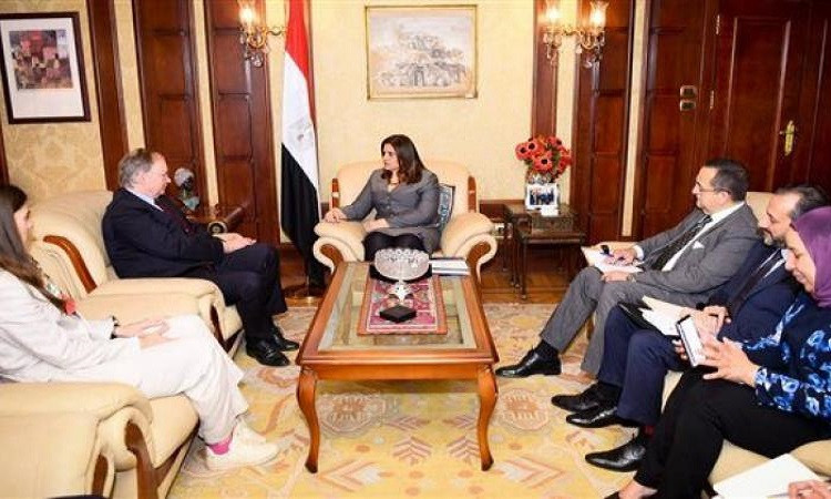 وزيرة الهجرة