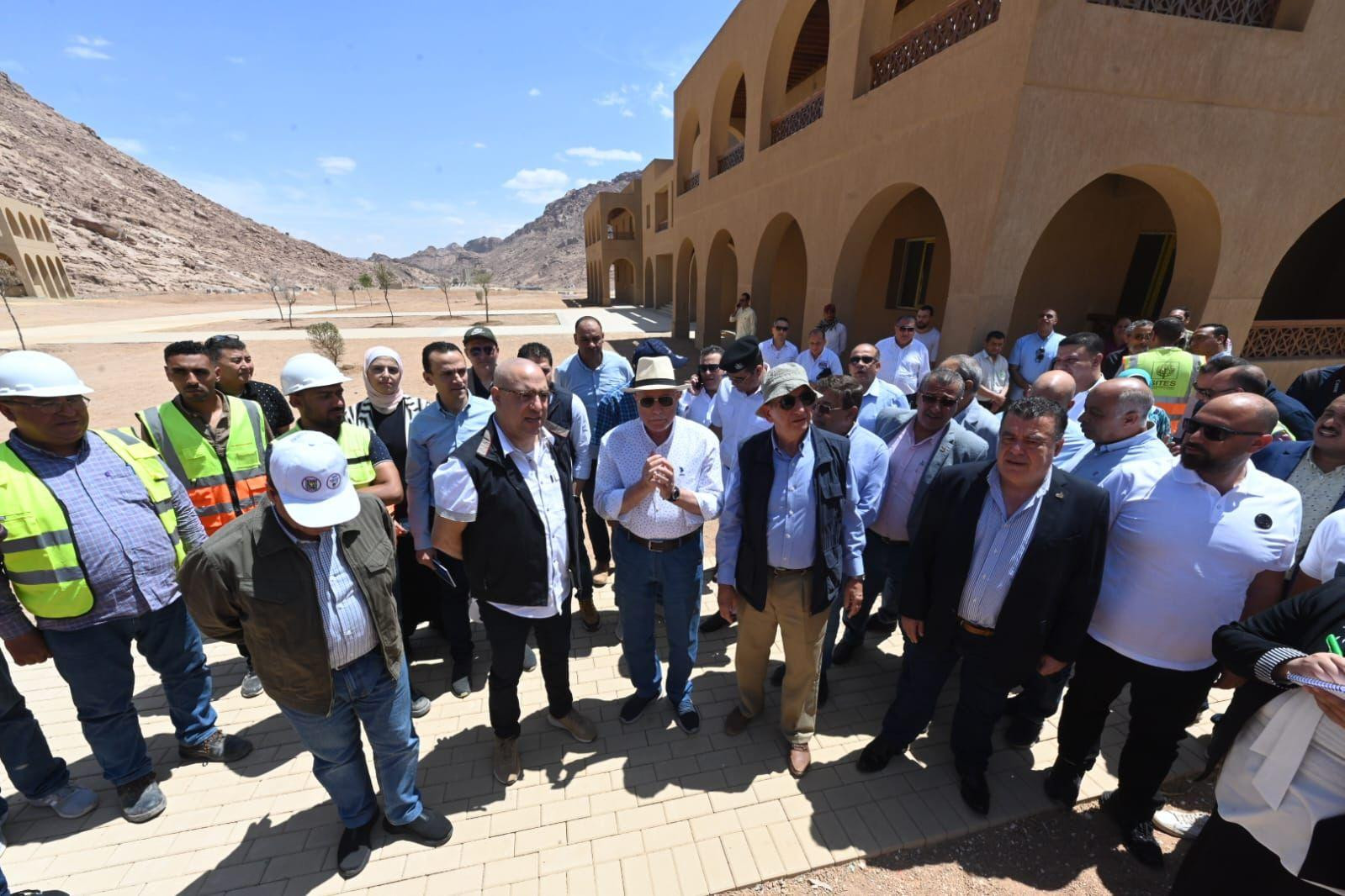 جولة وزير الإسكان