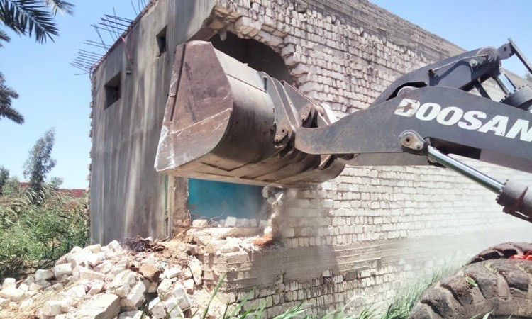 بالصورالجيزة:ازالة37حالة تعدي على أملاك الدولة بالعياط والبدرشين والحو