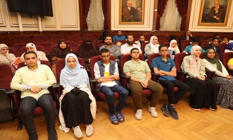 بالصور&hellip;محافظ القاهرة يكرم الحاصلين على المراكز الأولى في المسابقة الدي