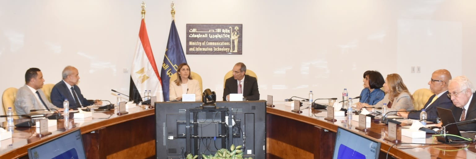 وزيرة الثقافة