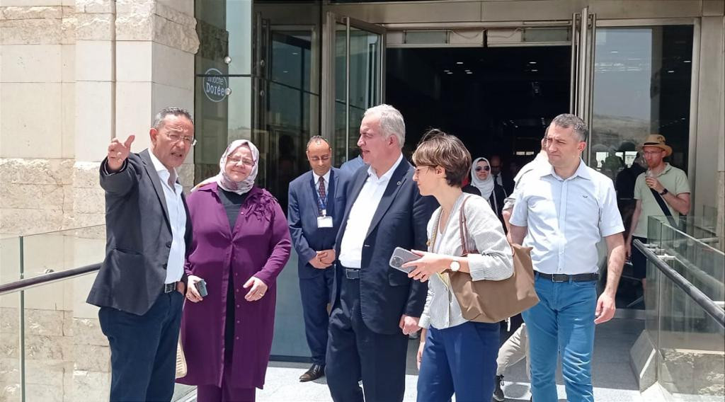 وفود تزور متحف الحضارة