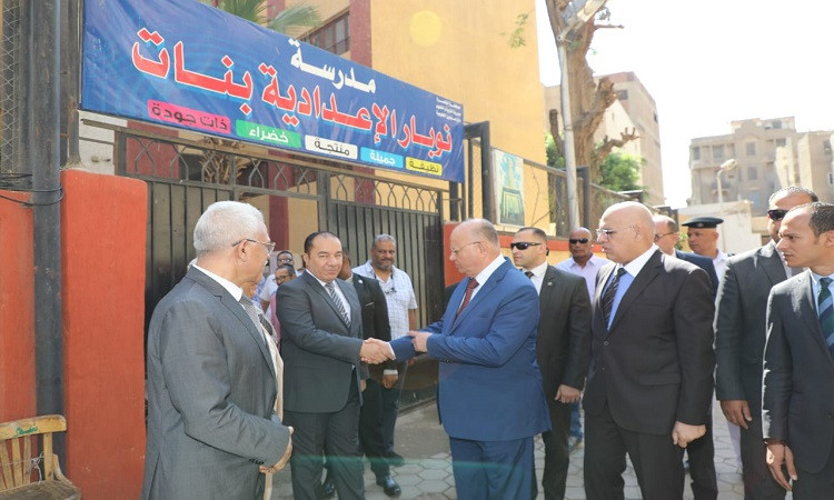 محافظ القاهرة يتابع امتحانات الثانوية العامة بعدد من المدارس