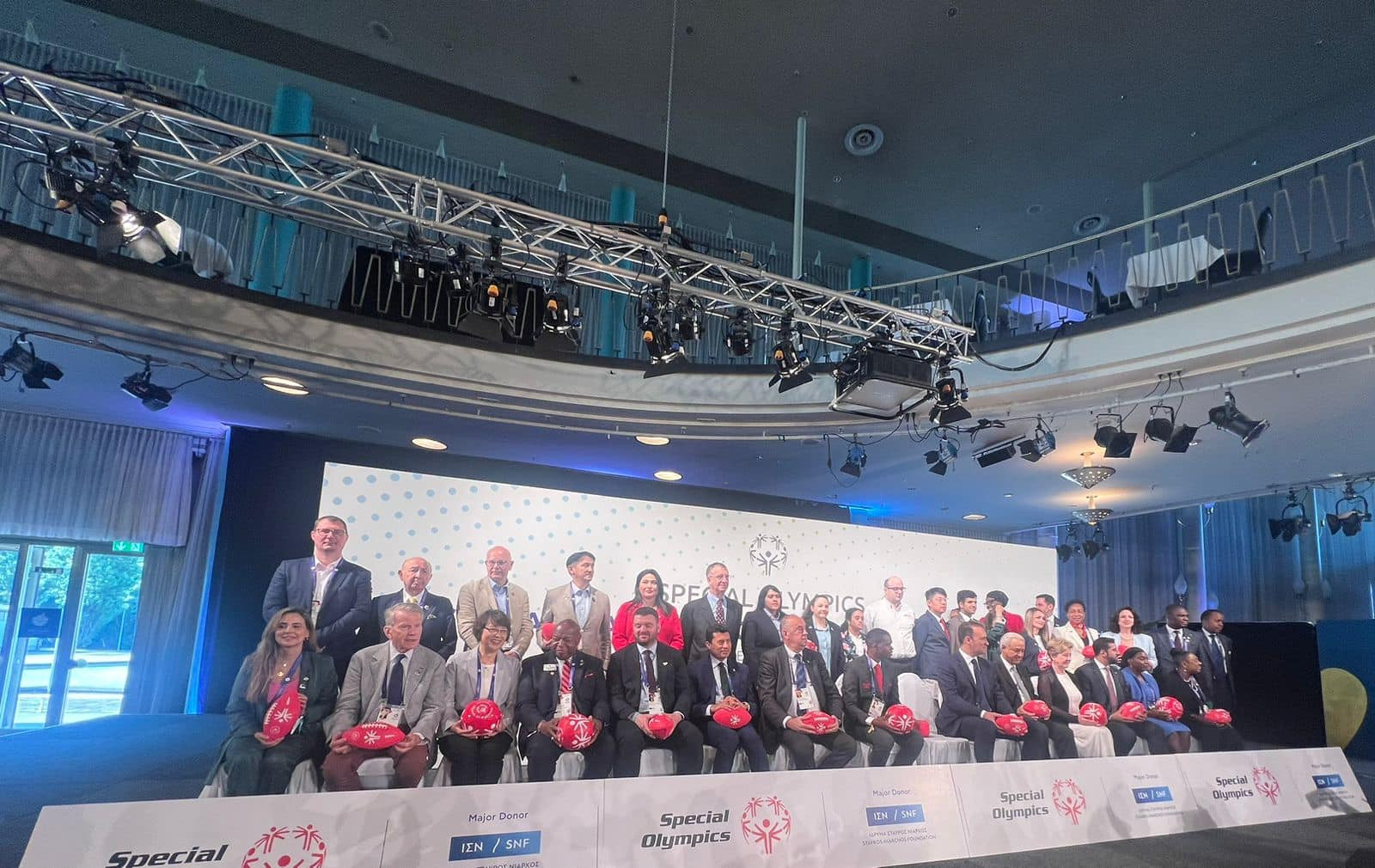 صبحي  يشهد اجتماع المؤسسيين للألعاب العالمية للأولمبياد الخاص