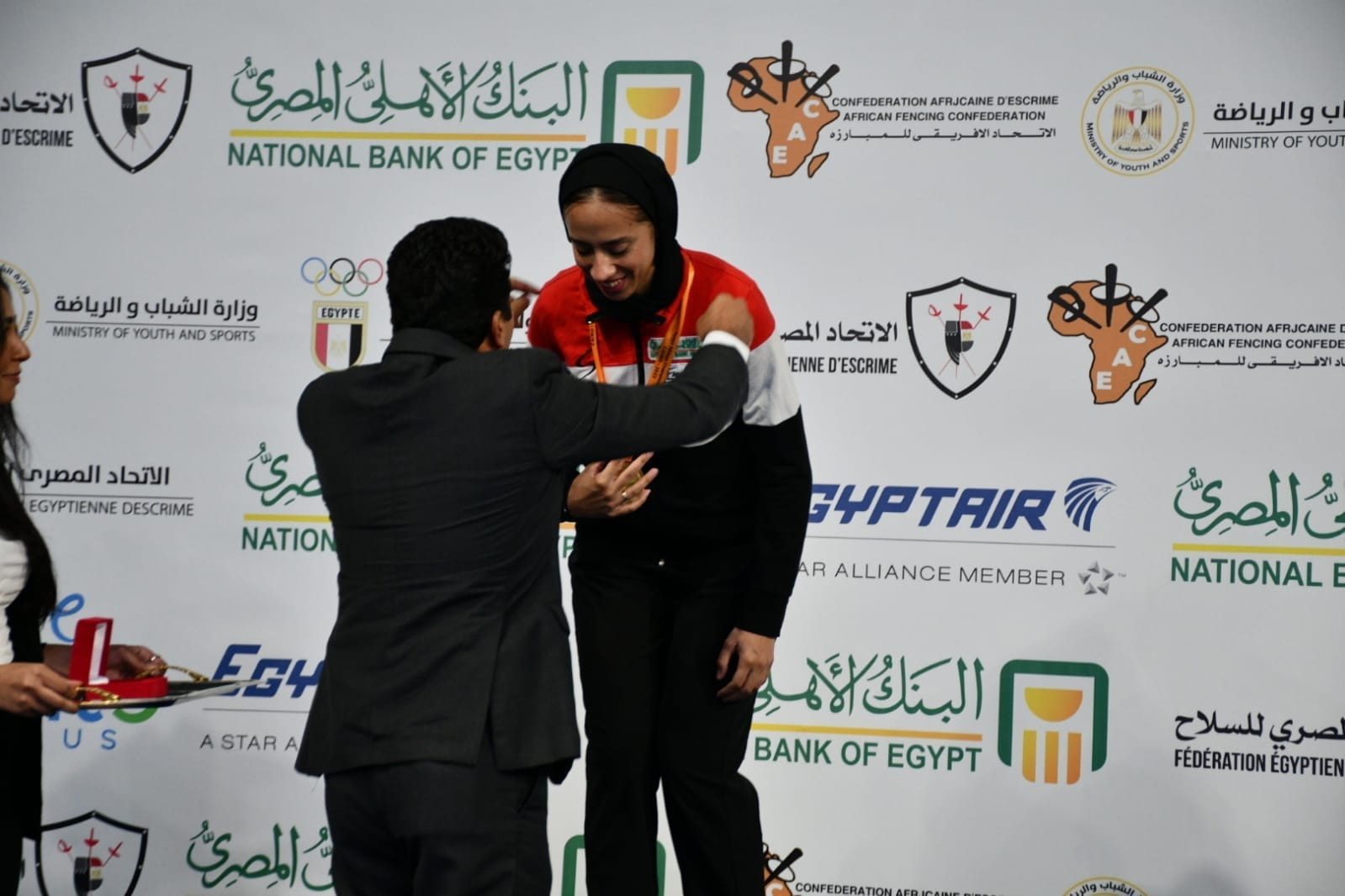 وزير الشباب والرياضة يشهد نهائيات اليوم الأول لبطولة أفريقيا للسلاح