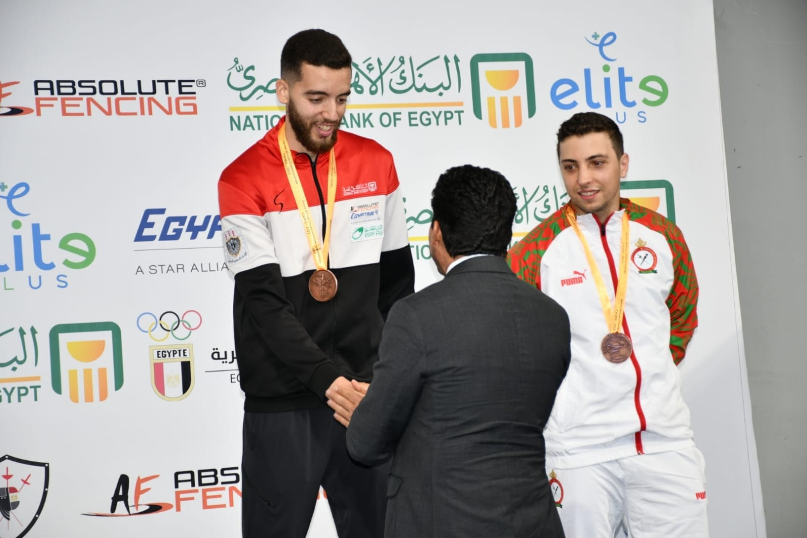 وزير الشباب والرياضة يشهد نهائيات اليوم الأول لبطولة أفريقيا للسلاح