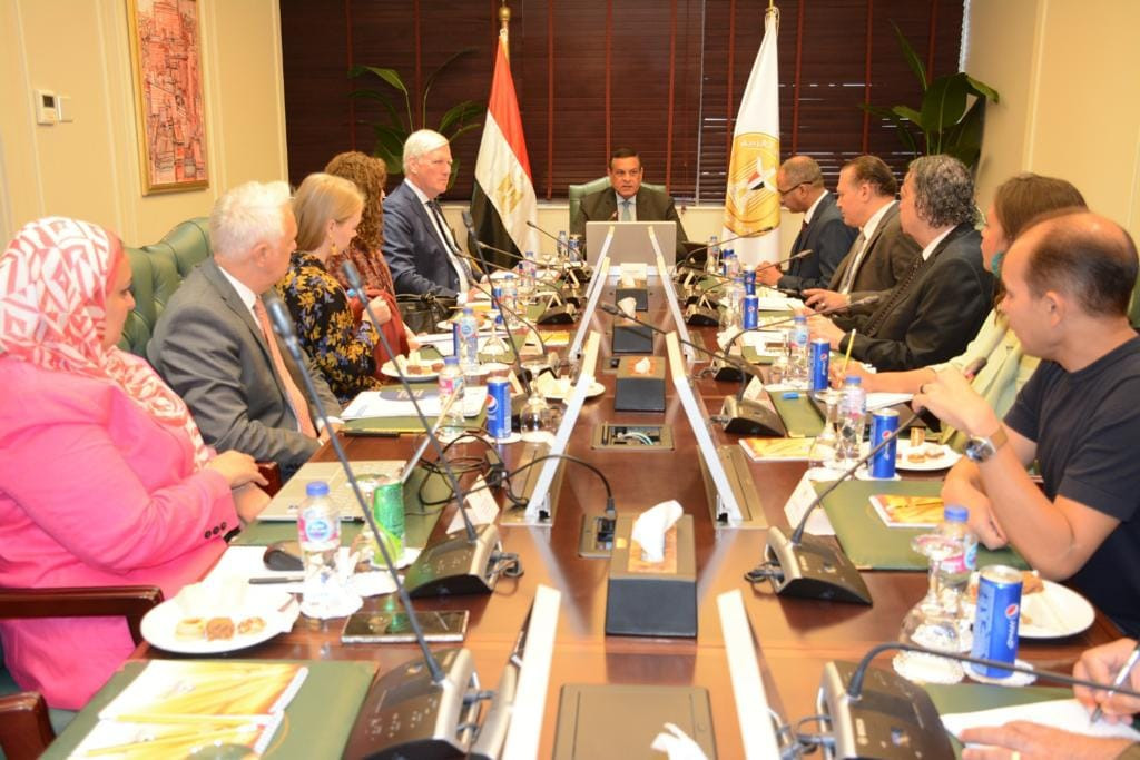 وزير التنمية المحلية