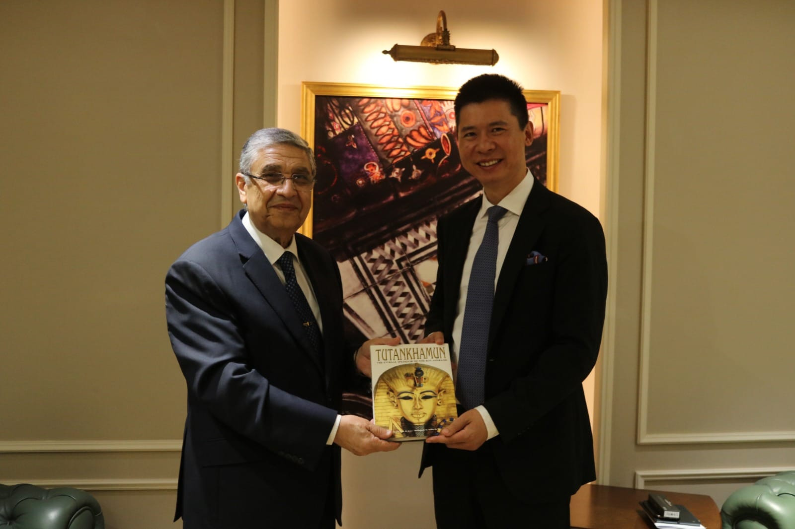 وزير الكهرباء والطاقة المتجددة يستقبل رئيس شركة Longi الصينية