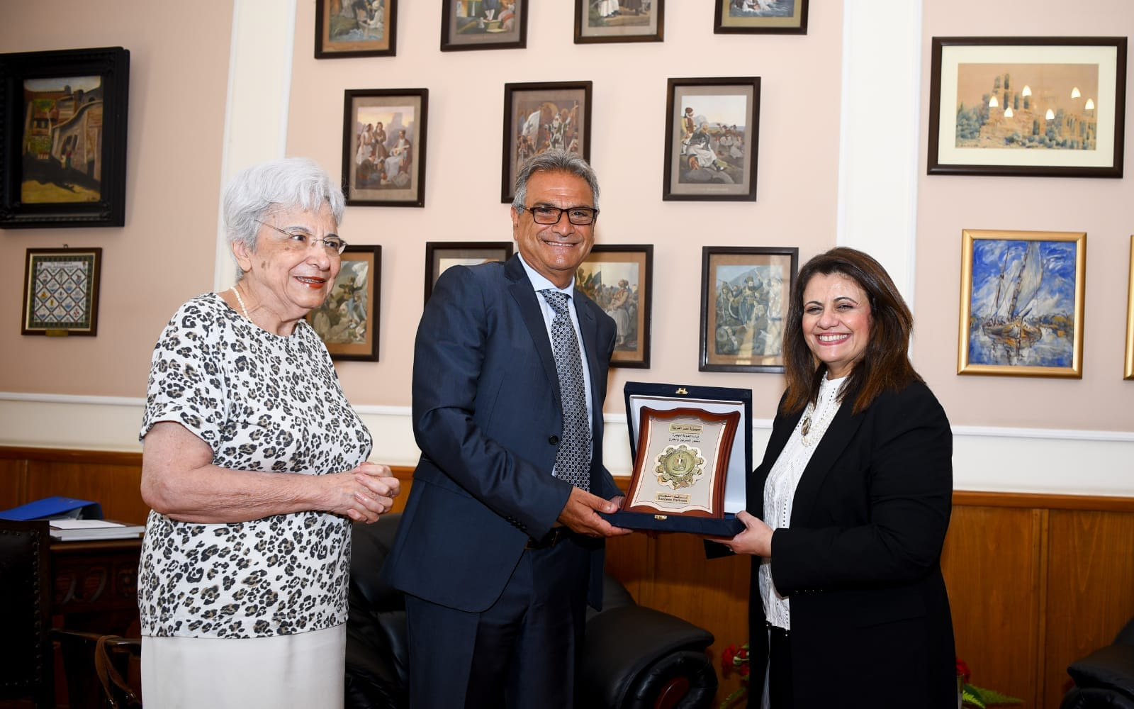 وزيرة الهجرة